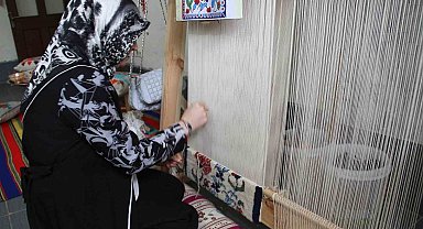 Annesinden öğrendiği sanatı yaşatıyor