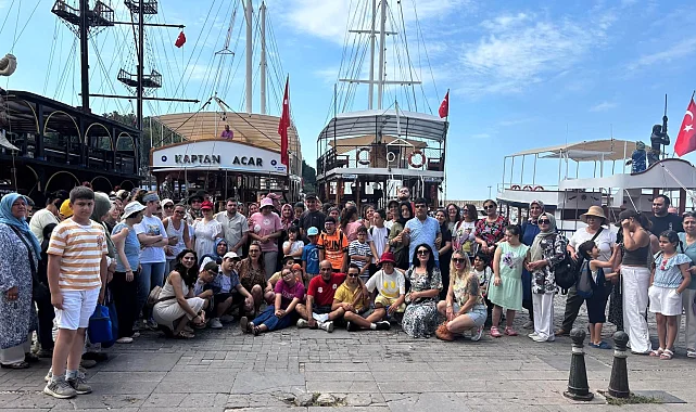 Antalya Muratpaşa'da özel gereksinimli bireyler Akdeniz'e açıldı