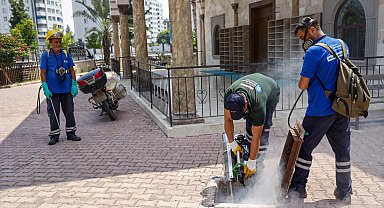 Antalya'da toplu kullanım alanlarına ilaçlama çalışması