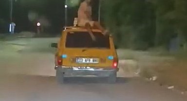 Aracın tavanında tehlikeli yolculuk