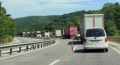 Arızalanan otomobil, Yalova-Bursa karayolunu kitledi