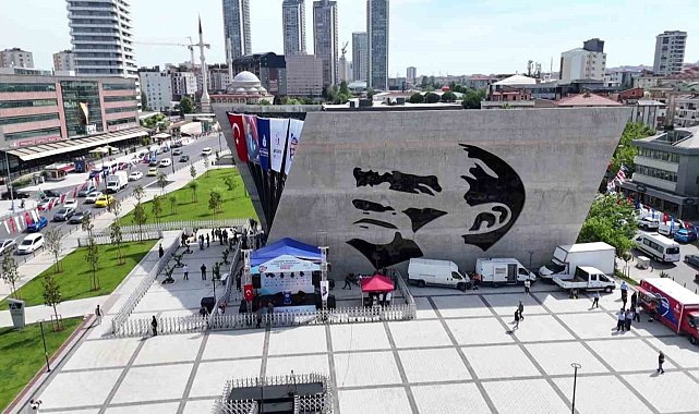 Ataşehir'de Yüzüncü Yıl Atatürk Müzesi ve Kütüphanesi ile İçerenköy Meydanı açıldı