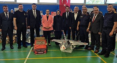 Atık malzemelerden yapılan kostümlere büyük ilgi