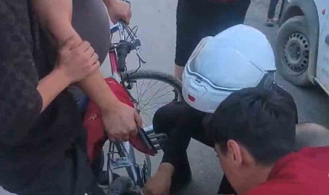 Ayağı bisiklete sıkışan çocuğun yardımına Yunus polisleri yetişti