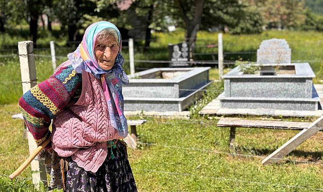 Ayağında kara lastik, elinde baston: Eşi ve oğlunun mezarından ayrılmıyor