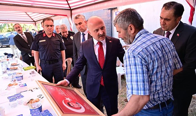 Aydın Valisi Varol'dan şehit polis Tayfun Baş'ın ailesine taziye ziyareti