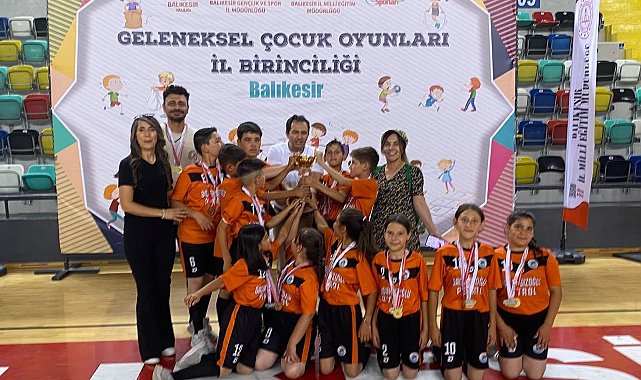 Ayvalık'ta küçük mahallenin büyük şampiyonları gururlandırdı