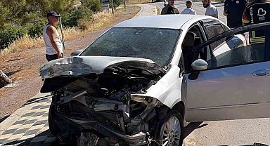 Ayvalık'ta trafik kazası: Araçta sıkışan sürücü kurtarıldı