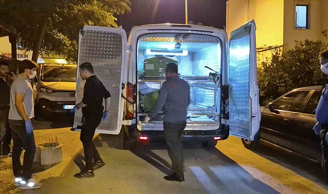 Babasının cesediyle 2 gün aynı evde yaşadı