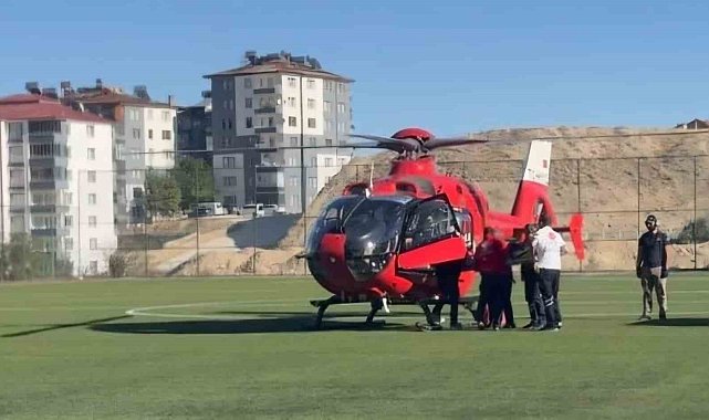 Bacağı kırılan yaşlı adam ambulans helikopterle Malatya'ya sevk edildi