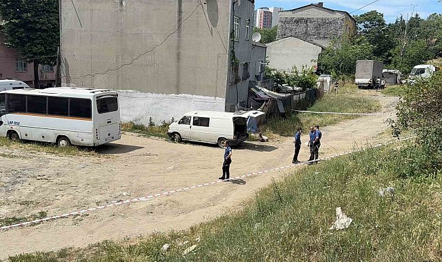 Bağcılar'da mahalledeki kokuyu kanalizasyon zannettiler ceset çıktı