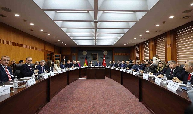 Bakan Bolat: "Almanya vizelerinde ret oranı yüzde 25'lerden yüzde 14'e geriledi"
