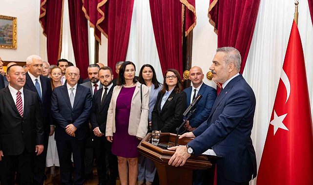 Bakan Fidan, Bulgaristan'daki Türk iş insanları ve siyasetçilerle bir araya geldi