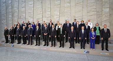 Bakan Güler, NATO savunma bakanlarıyla aile fotoğrafına katıldı