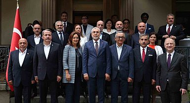 Bakan Işıkhan, işçi ve işveren temsilcileriyle Cenevre'de bir araya geldi