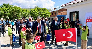 Bakan Yusuf Tekin Giresun'da hayırsever desteğiyle yapılan okul ve camiyi hizmete açtı