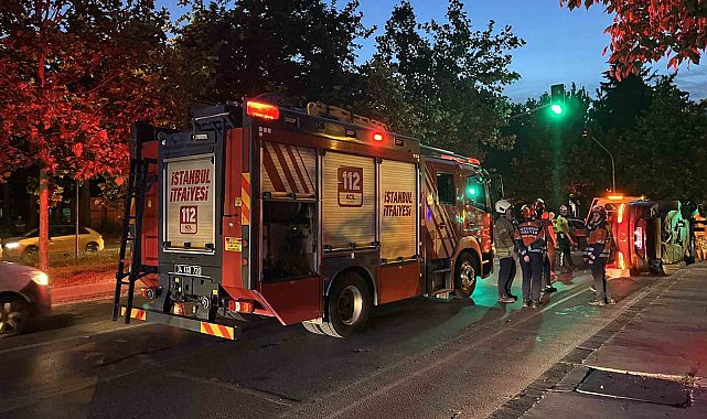 Bakırköy'de kaza yapan lüks araç yan yattı: 2 yaralı