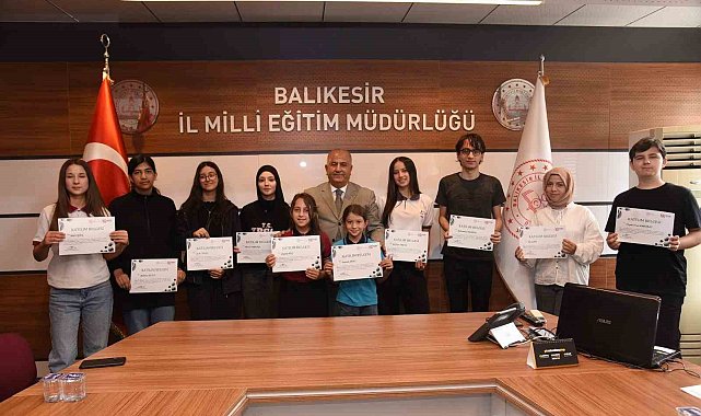 Balıkesir'de başarılı öğrenciler ödüllendirildi