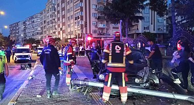 Balıkesir'de istinat duvarına çarpan otomobilin sürücüsü öldü