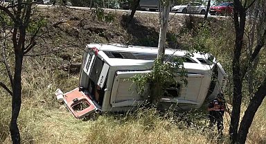Balıkesir'de yolcu minibüsü ile otomobil kaza yaptı; 14 yaralı