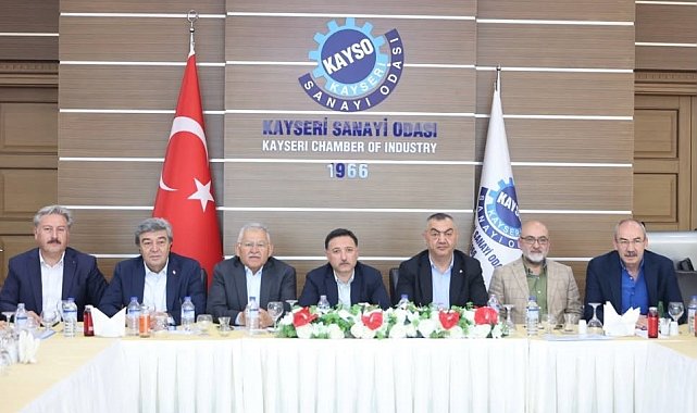 Başkan Büyükkılıç, Kayseri Sanayi Odası'nda istişare toplantısına katıldı