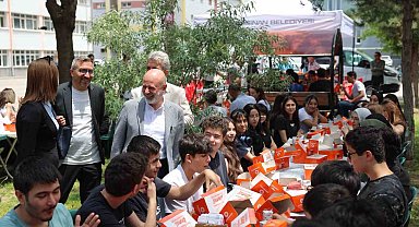 Başkan Çolakbayrakdar: "Gençlerimizin hayallerine dokunan projeler üretmeye devam edeceğiz"
