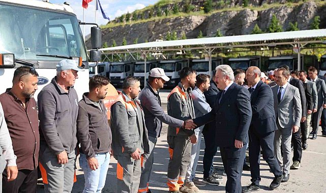 Başkan Palancıoğlu, mesaiye personel ile bayramlaşarak başladı