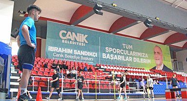 Başkan Sandıkçı: "Ücretsiz akademiye hazırlık kurslarımızda genç kardeşlerimizi uzman eğitmenlerle ağırlıyoruz"