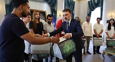 Başkan Vekili Biba, şampiyon marşın bestecilerini ağırladı