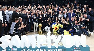 Basketbol Süper Ligi'nde şampiyon Fenerbahçe Beko kupasını aldı
