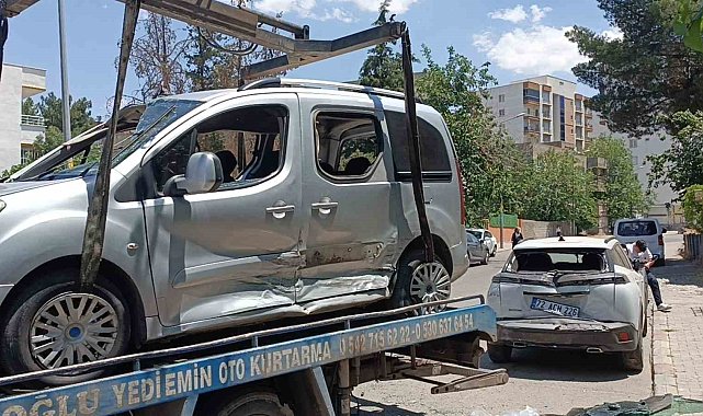 Batman'da otomobil ile hafif ticari araç çarpıştı: 1 yaralı