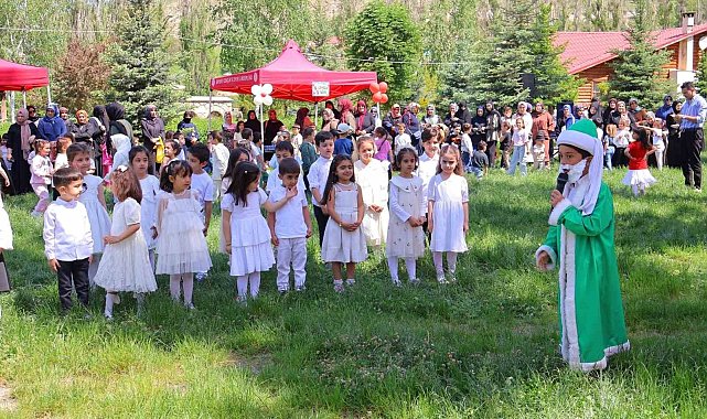 Bayburt'ta 4-6 yaş Kur'an kursu öğrencilerinden yıl sonu etkinliği