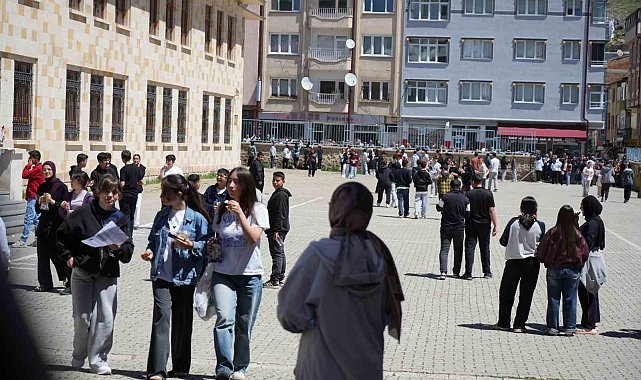 Bayburt'ta 876 öğrenci LGS heyecanı yaşadı