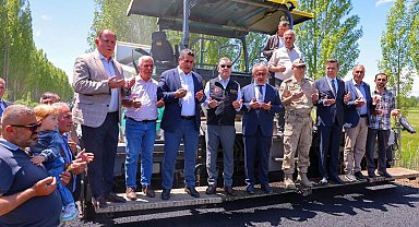 Bayburt'ta asfalt sezonu Buğdaylı-Aydıncık-Dikmetaş güzergâhında başladı