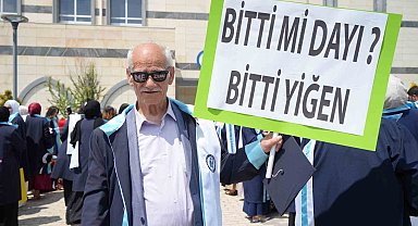 Bayburt'ta azmin hikâyesi: 71'inde başladığı üniversiteden 75 yaşında mezun oldu