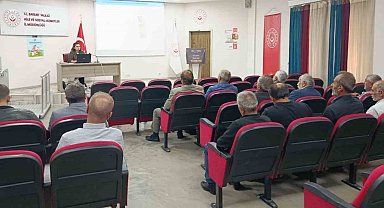 Bayburt'ta muhtarlara sosyal hizmetler anlatıldı