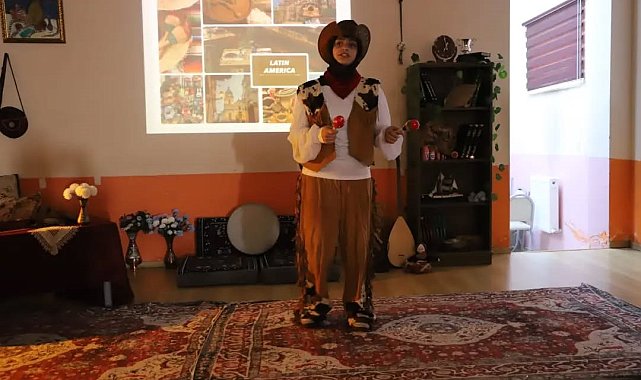 Bayburt'ta öğrenciler farklı kültürleri sahneye taşıdı