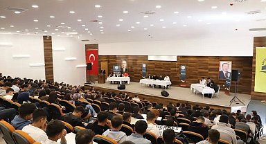 Bayburt'ta öğrenciler teknolojinin etkilerini münazarada tartıştı
