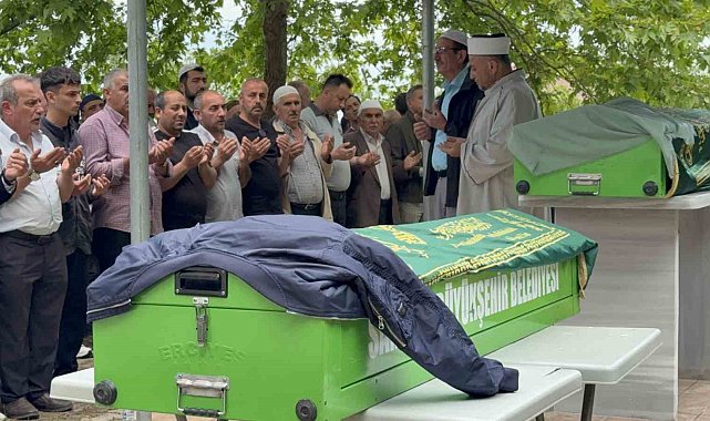 Bayram yolunda kazada ölen genç çift, yan yana toprağa verildi
