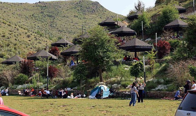 Bayramın vazgeçilmezi Zincidere Mesire Alanı