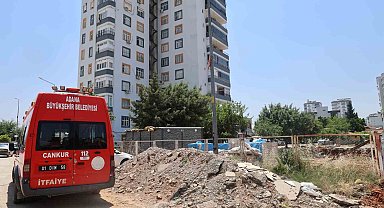Belediye itfaiye binası için apartmanın istinat duvarını yıktı