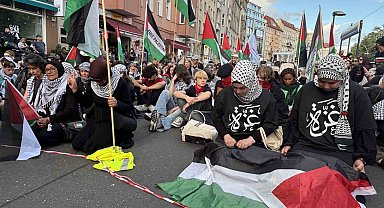Berlin'deki Filistin gösterisinde polisten sert müdahale