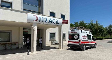Besni'de otomobil şarampole yuvarlandı: 2 yaralı