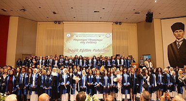 BEUN'da öğrencilikten öğretmenliğe uzanan yolculuk mezuniyet töreni ile taçlandı