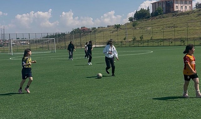Beylikova Gençlik ve Spor İlçe Müdürlüğü tarafından ücretsiz kız futbol kursu açıldı