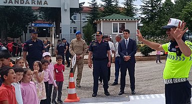 Bilecik Pazaryeri'nde jandarma öğrencilerle buluştu