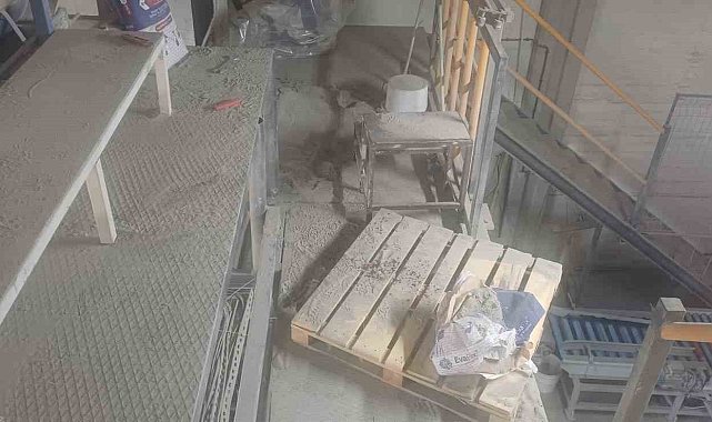 Bilecik'te bir işçi elini mikser makinesine kaptırdı