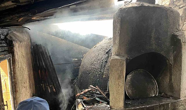 Bilecik'te fırın ve kiler olarak kullanılan alanda yangın