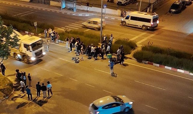 Bilecik'te motosiklet ile elektrikli bisikletin çarpışması sonucu 1'i ağır 3 kişi yaralandı