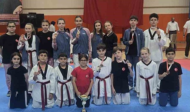 Bilecikli tekvandoculardan madalya yağmuru